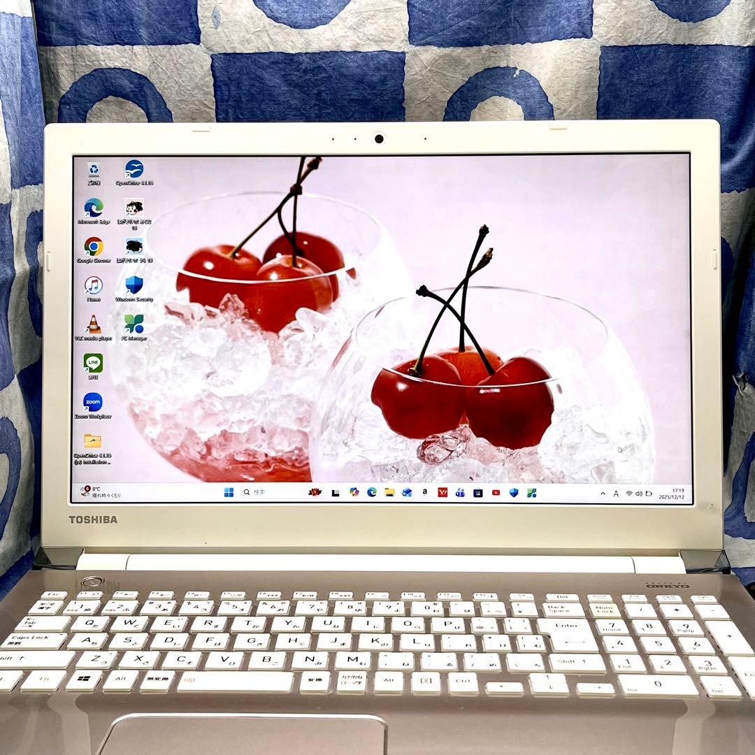 快適SSD☆お洒落ゴールドノートパソコン♪第7世代！カメラ付！Windows11