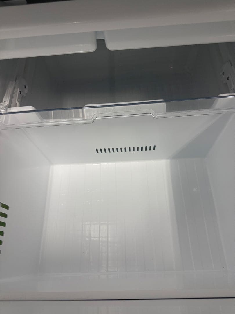 東芝　ノンフロン冷凍冷蔵庫　GR-U33SC (WU) 2023年　326L