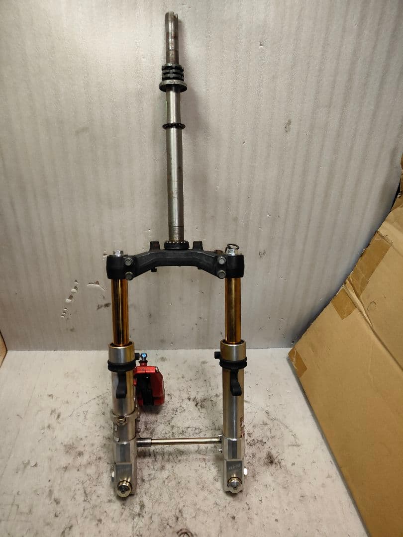 シグナスX 用 30パイ RPMレーシング製フォーク ラジアルキャリパー付き