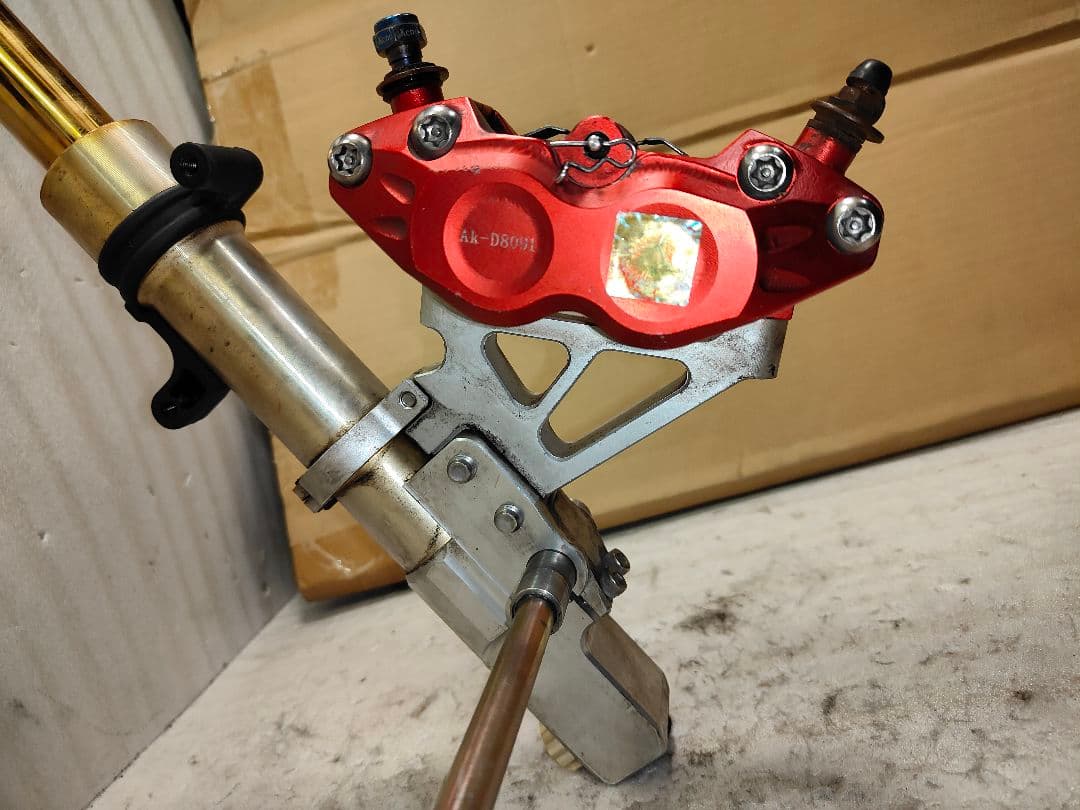 シグナスX 用 30パイ RPMレーシング製フォーク ラジアルキャリパー付き