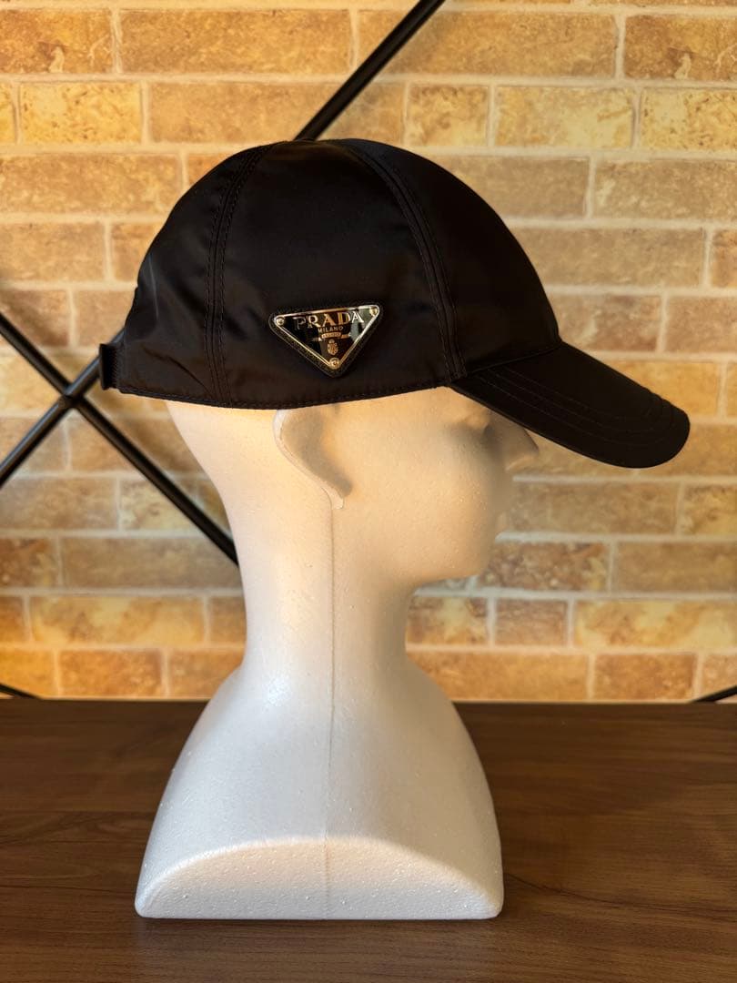 PRADA ブラック ベースボールキャップ