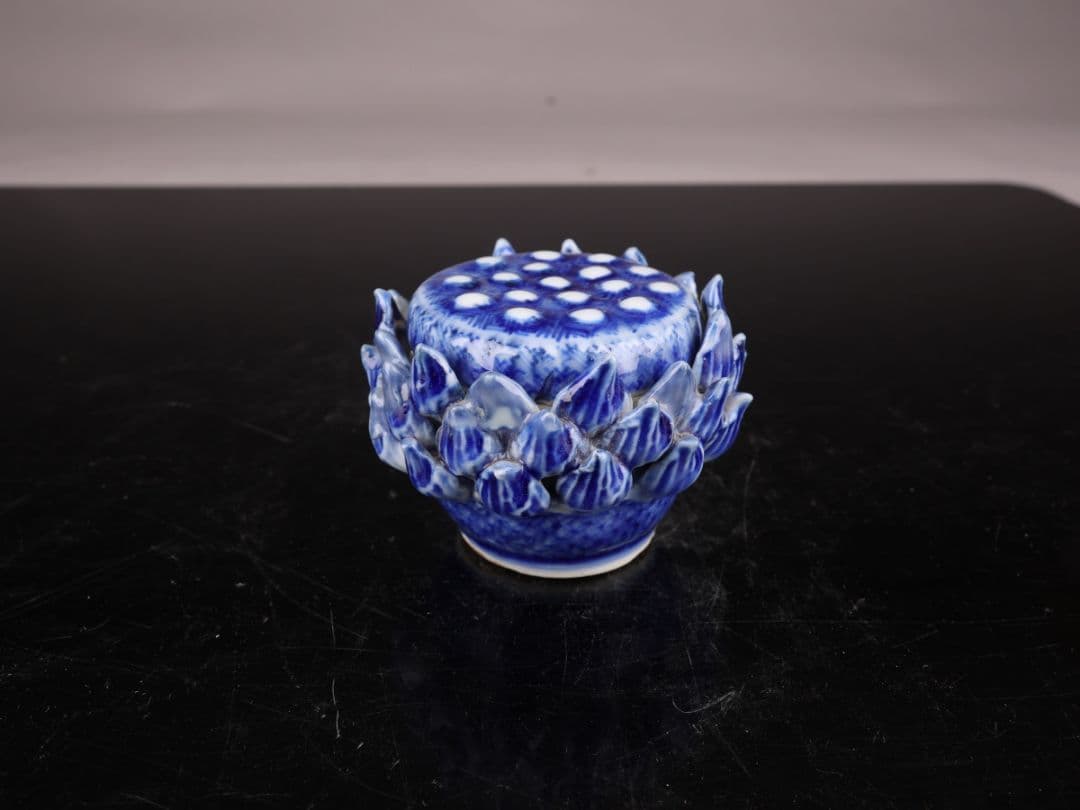 A554 【蓮型香炉】 青花 染付 時代物 香道具 箱付 傷有｛＃