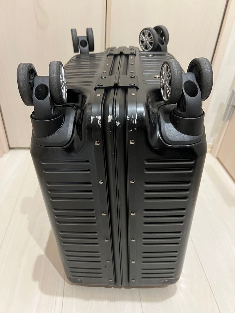 TAKEO KIKUCHI ブラックキャリーケース