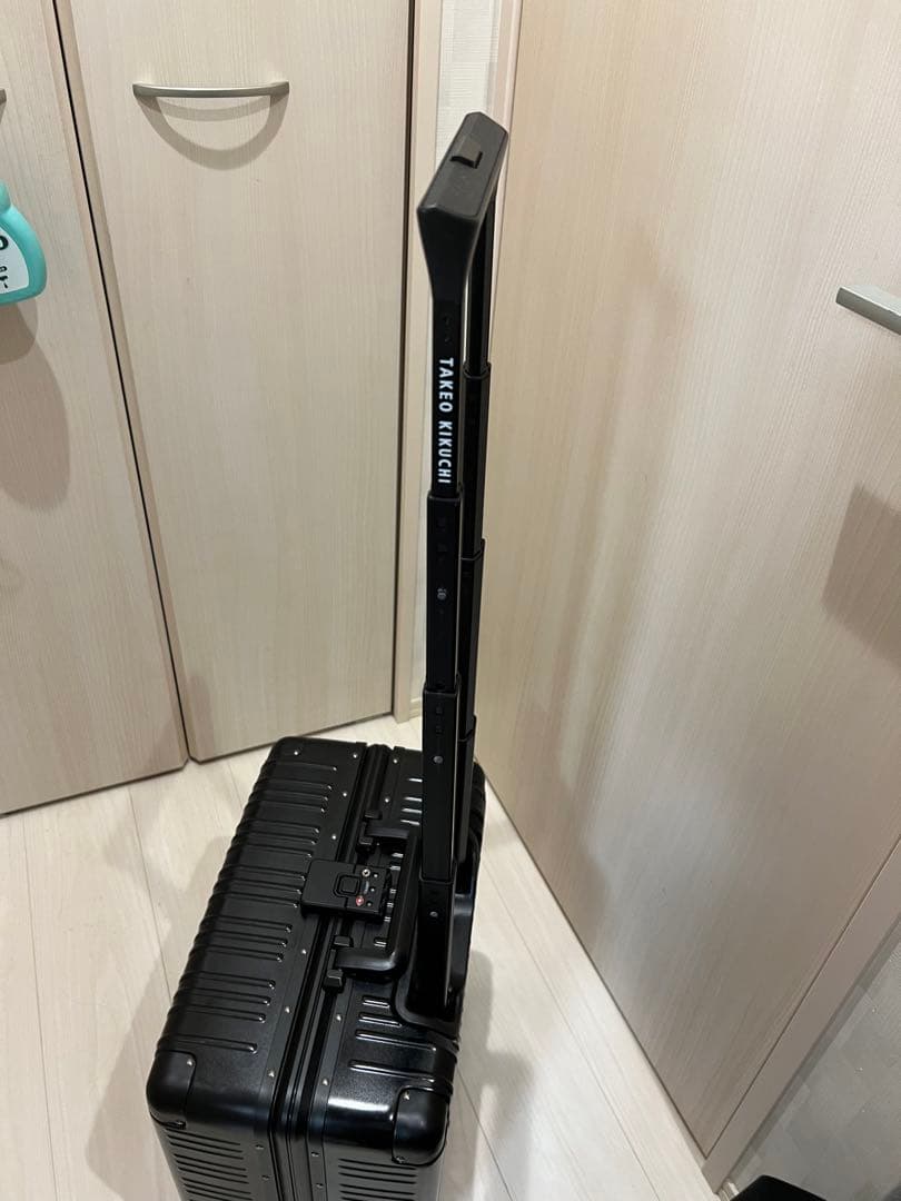 TAKEO KIKUCHI ブラックキャリーケース