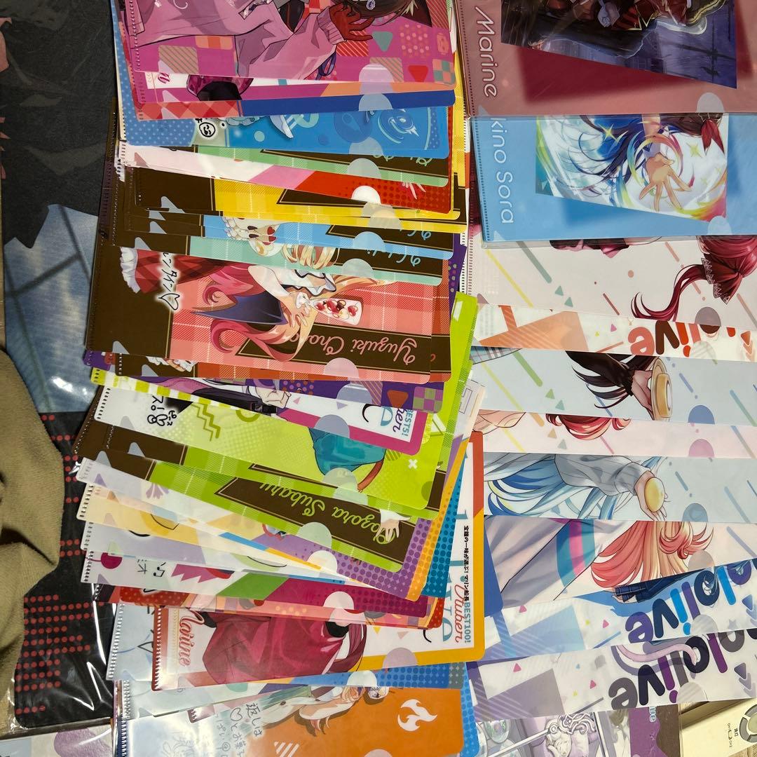 ホロライブのクリアファイルです。コンビニコラボ限定ですが初期から5期生まで。