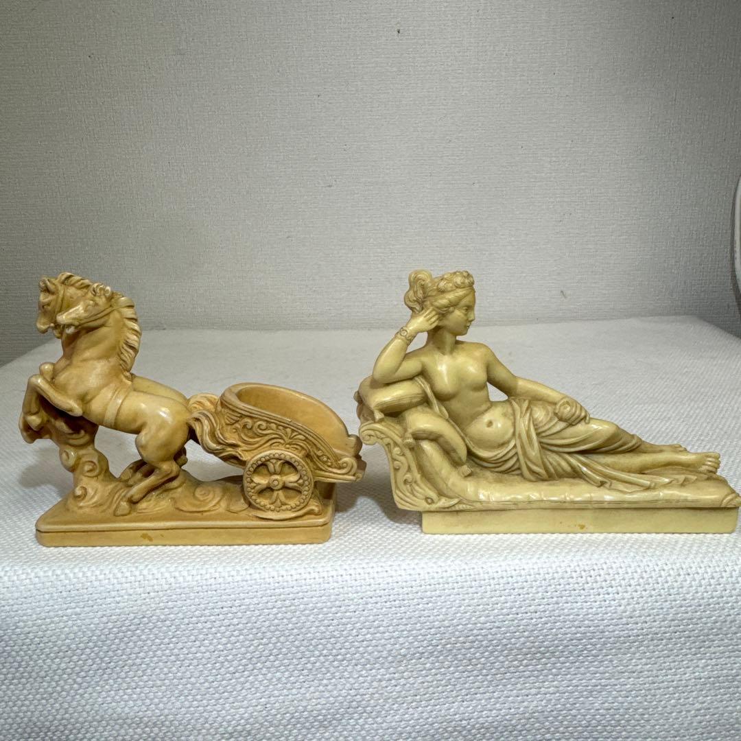 ギリシャ古代裸のりんごを持つ女性 馬の二輪車　２個セット　イタリア