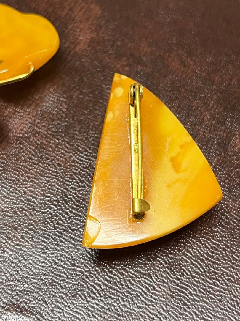 ロイヤルアンバー ブローチ 2個