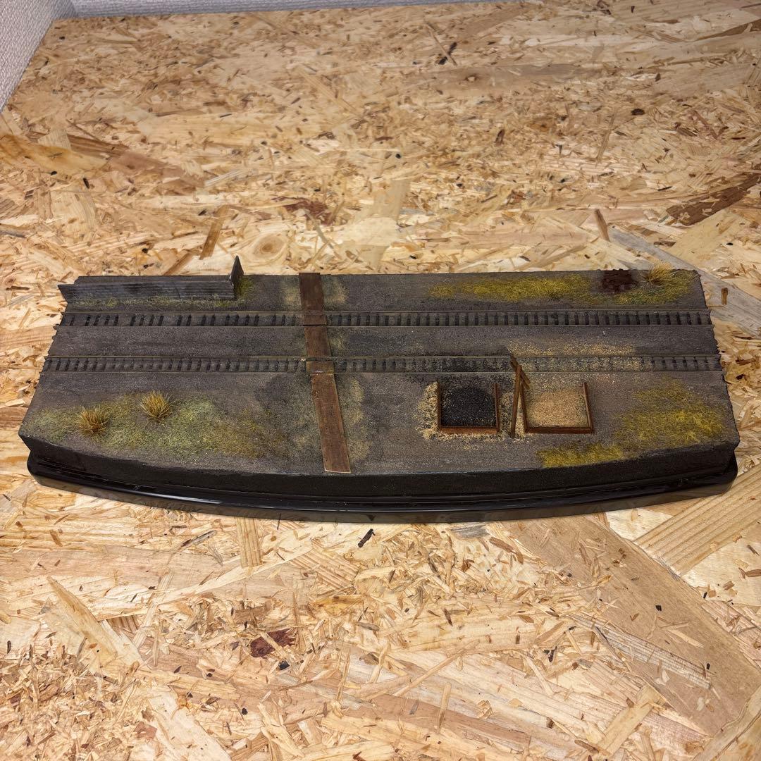 【ケースあり】N保管用ジオラマ「晩秋の線路」—時を忘れるクラシックベース—