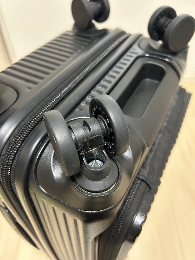 スーツケース Innovator INV50 ジェットブラック38L限定カラー