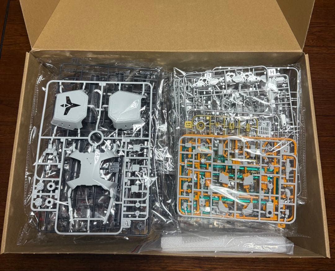 【新品・送料無料】ソロモン1/100ガンダム試作2号機 MLRS+クリア外装