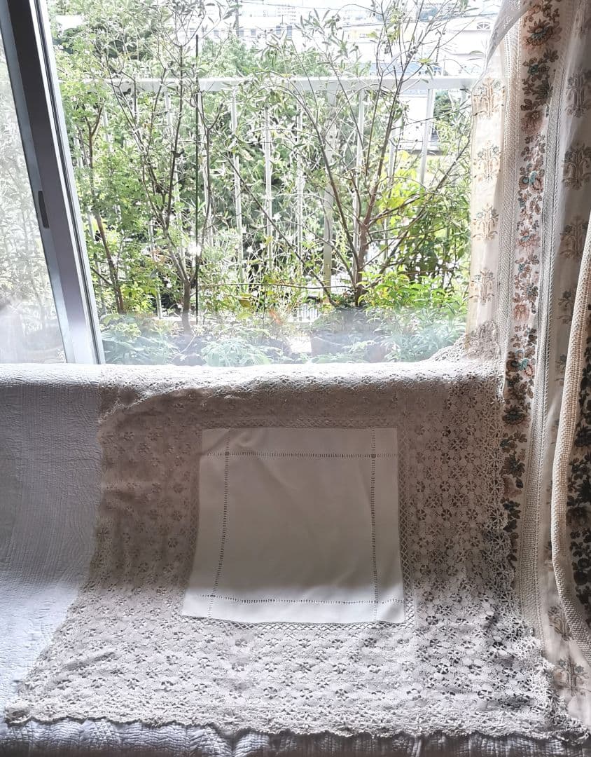 アンティーク シルク混ヤーンニードルワークレーストリム 梯子刺繍リネンクロス