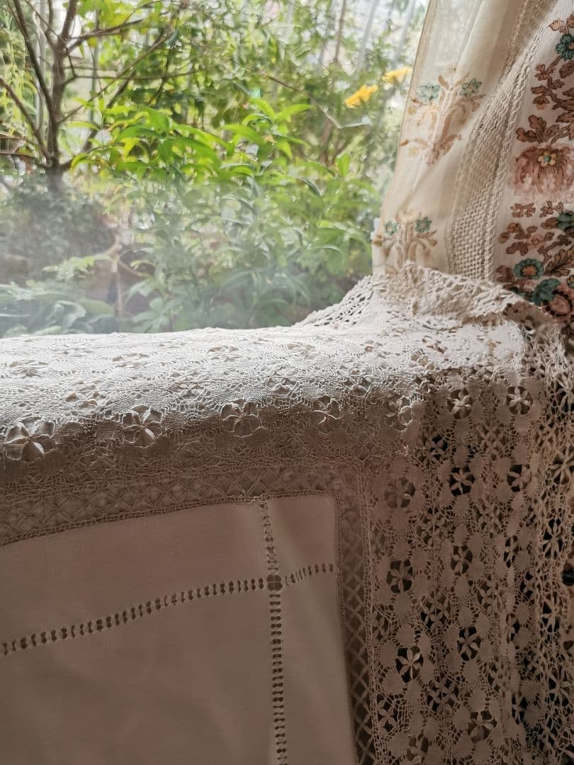 アンティーク シルク混ヤーンニードルワークレーストリム 梯子刺繍リネンクロス