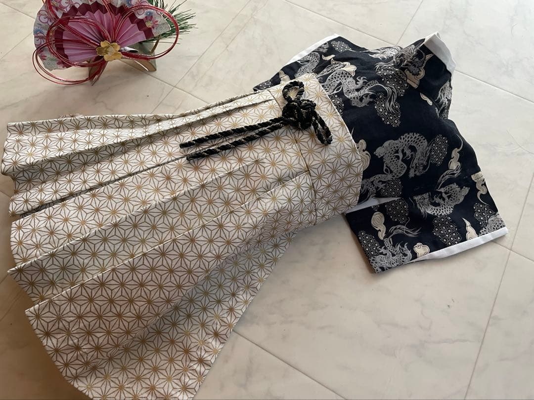 EN　わんちゃんの袴の着物　男の子　２着