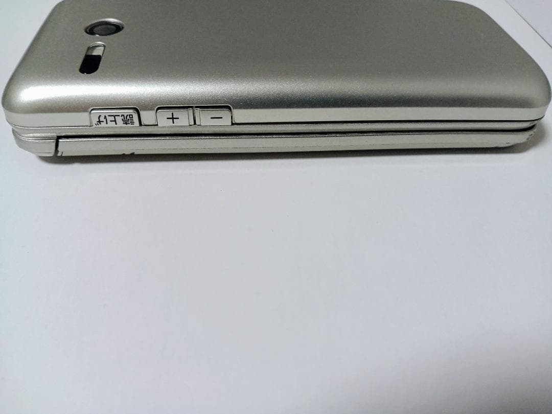 ☆ au かんたんケータイ ライト KYF43 シャンパンゴールド