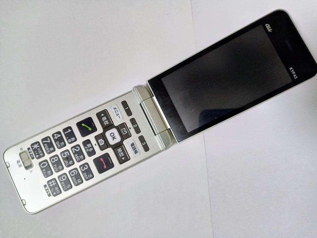 ☆ au かんたんケータイ ライト KYF43 シャンパンゴールド