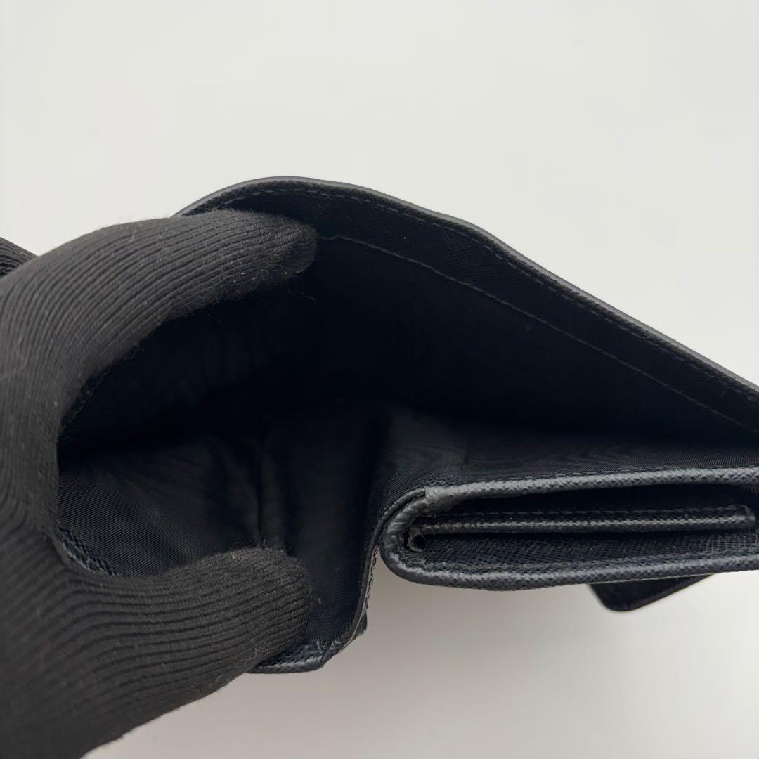 極美品　プラダ　PRADA 二つ折り財布　サフィアーノ　レザー　ブラック