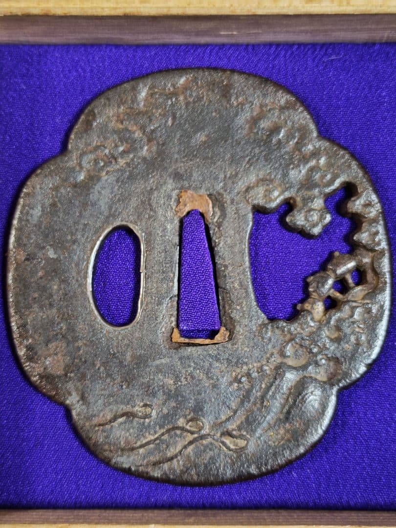 江戸初期　鉄地　透かし鍔、桐箱付