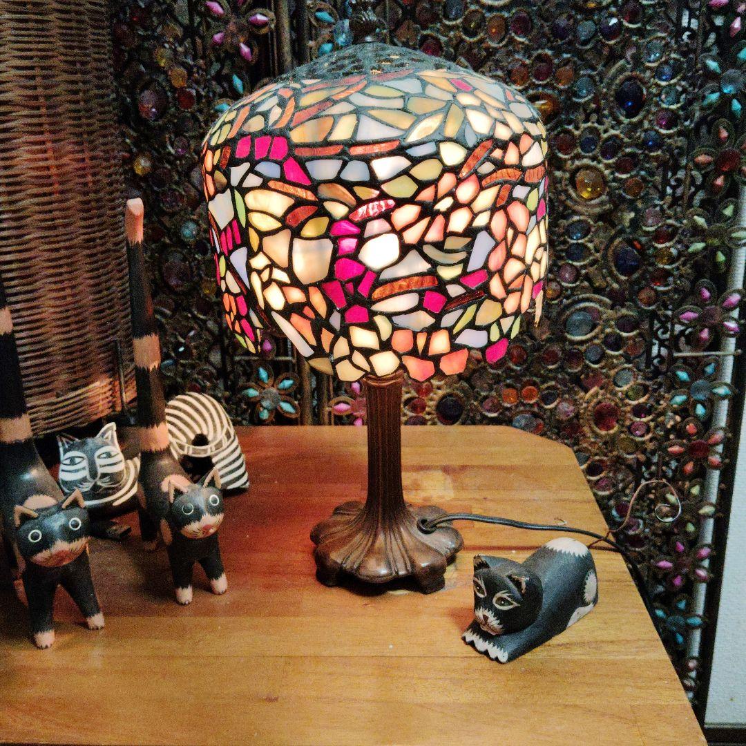 ステンドグラス テーブルランプ 花模様　重厚感あり凄い出来です。