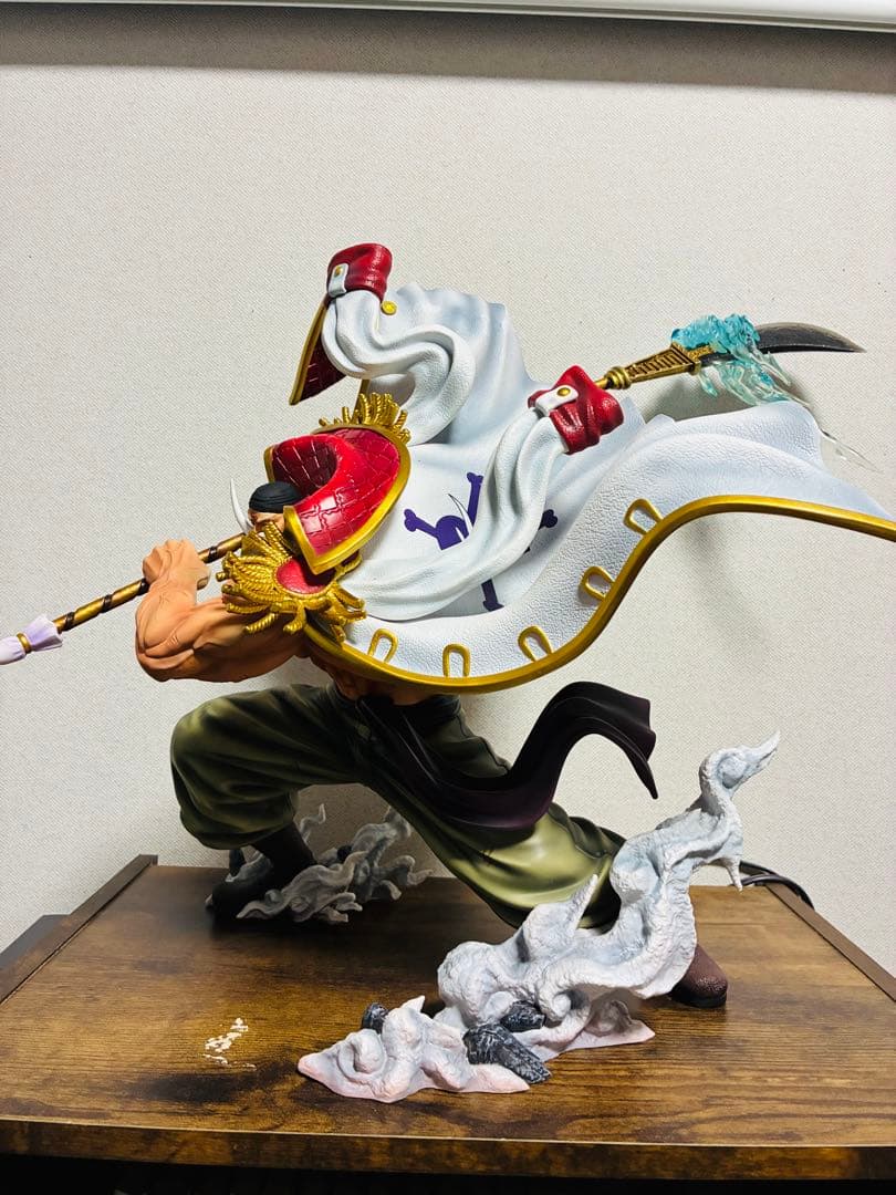 ワンピース　白ひげ　フィギュア