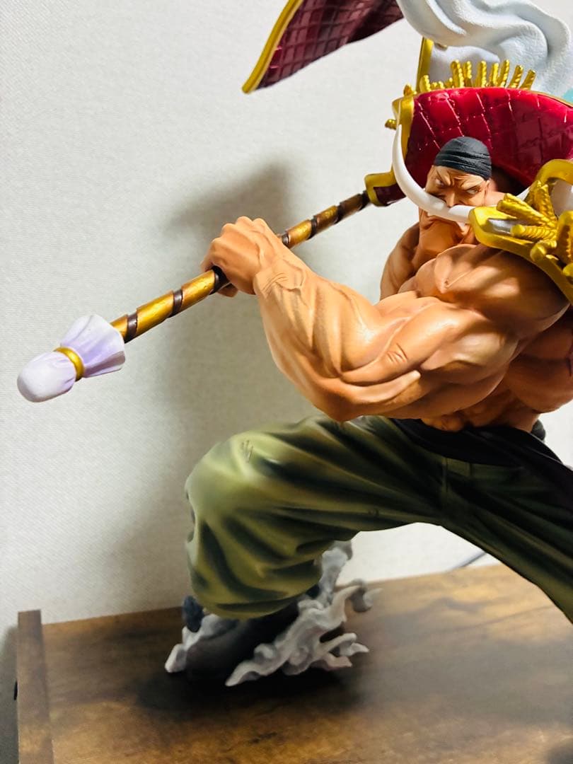 ワンピース　白ひげ　フィギュア