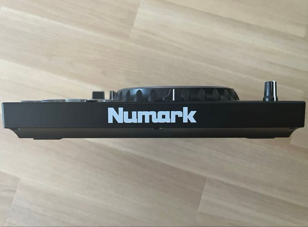 ⑥Numark Mixtrack Pro FX DJコントローラー