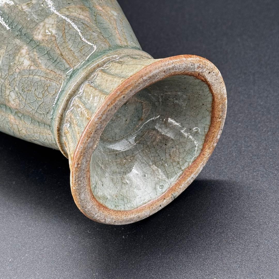 青磁象嵌　花入