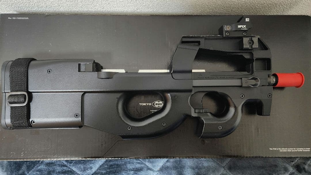 東京マルイP-90+　ドットサイト・多弾マグ付き
