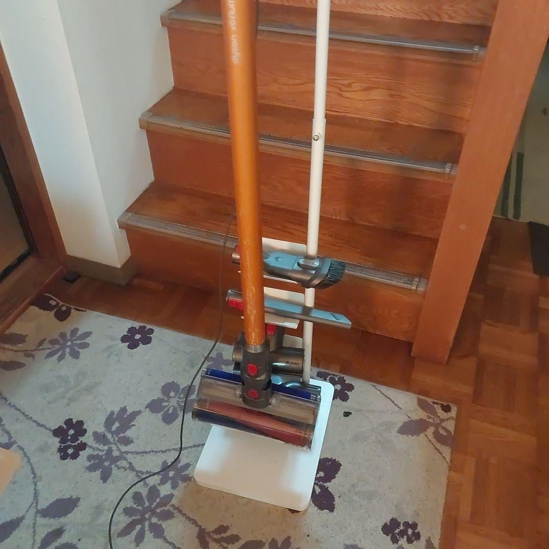 Dysonv8fluffy コードレス掃除機(台無し)