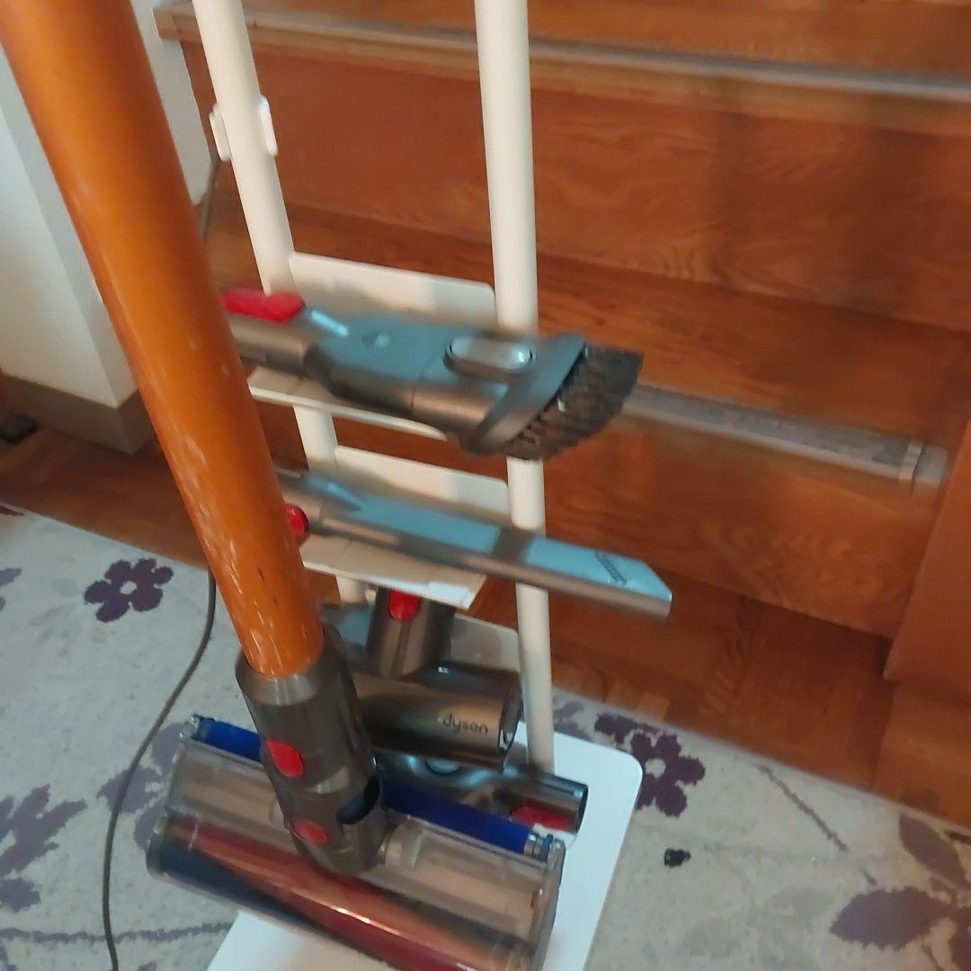 Dysonv8fluffy コードレス掃除機(台無し)