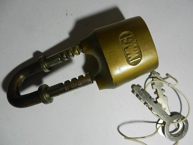 古い希少な鉄道？錠前その３（ボディーに「ＩＷＡＧＩ」の刻印）