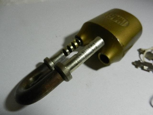 古い希少な鉄道？錠前その３（ボディーに「ＩＷＡＧＩ」の刻印）