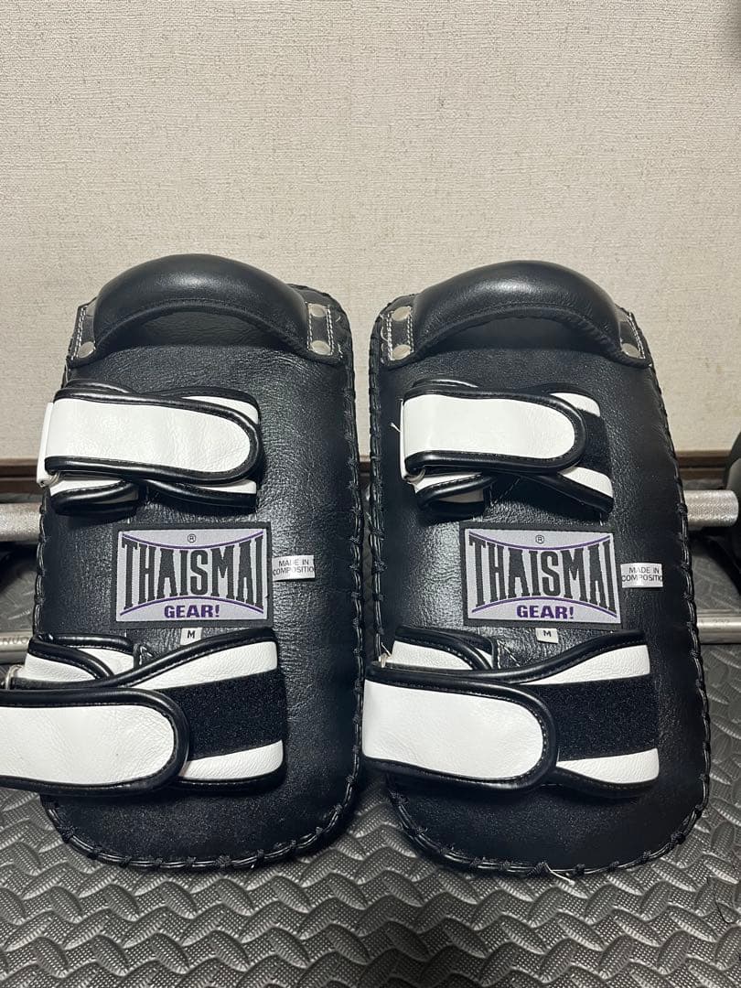 【美品】ISAMI イサミ 湾曲型キックミット 黒/白 2個セット