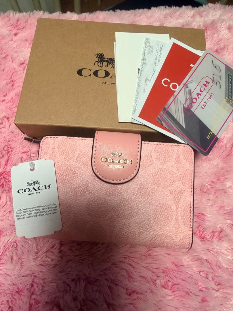 COACH ピンク シグネチャー 二つ折財布 未使用　プレゼントにも！
