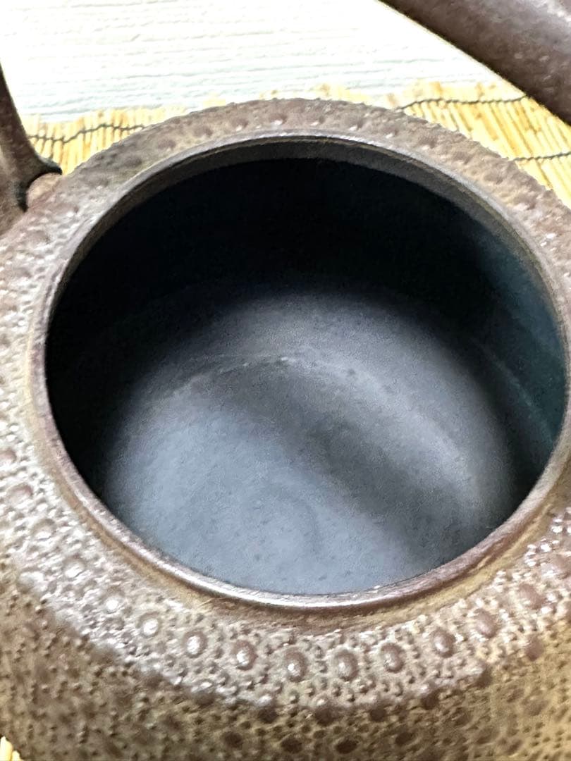 未使用品、タグ付　南部三厳堂　１５型　九重亀甲文様南部鉄瓶　南部鉄器　鉄瓶