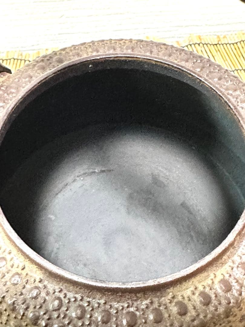 未使用品、タグ付　南部三厳堂　１５型　九重亀甲文様南部鉄瓶　南部鉄器　鉄瓶