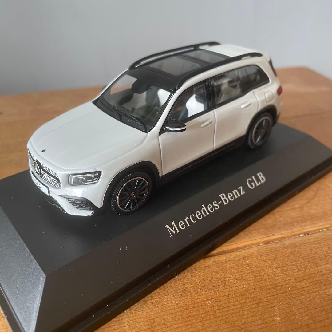 Mercedes-Benz GLB ミニカー ホワイト 1/43