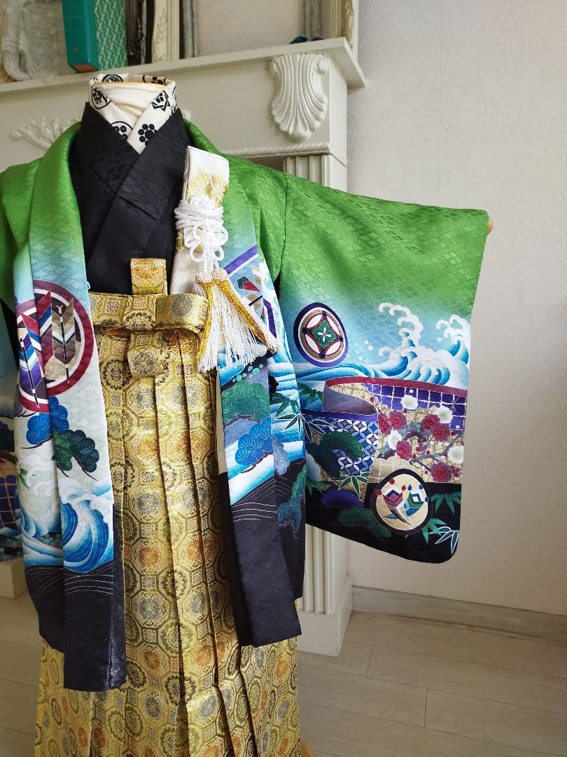 グリーン系の羽織りに金の袴が格好良い☆男の子七五三５歳