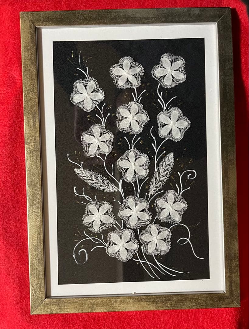 ニャンドゥティ伝説織　額縁入り12輪の白いお花　珍しい　レース　刺繍