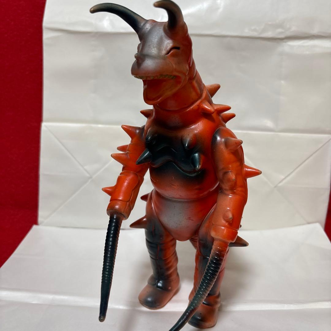 グドン　肌色成形色　超レア Siri