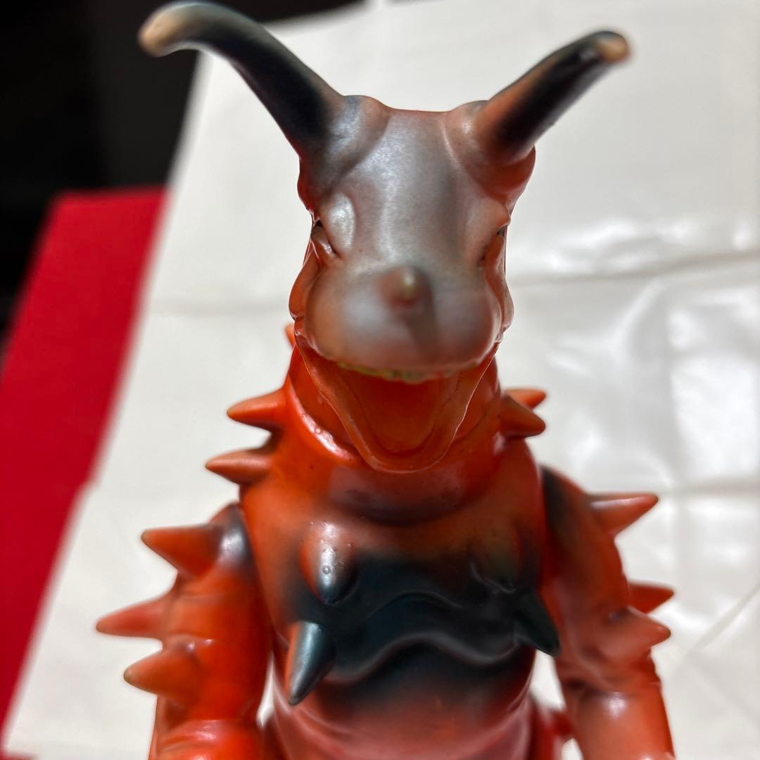 グドン　肌色成形色　超レア Siri