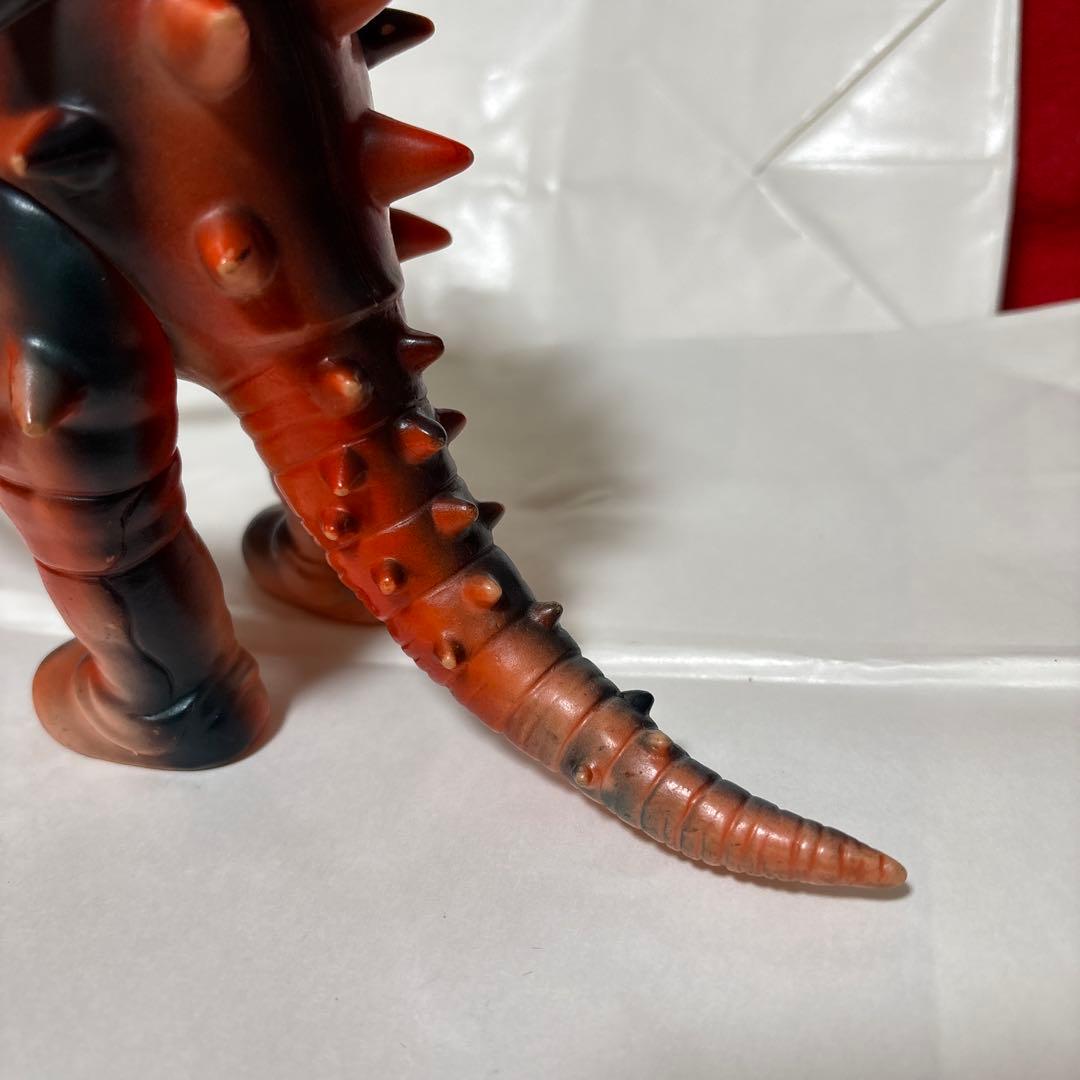 グドン　肌色成形色　超レア Siri