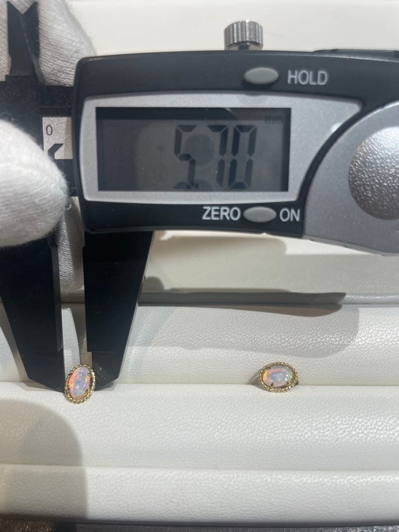 K18　ピアス　金装飾枠　天然オパール　　 レアデザイン　年代物