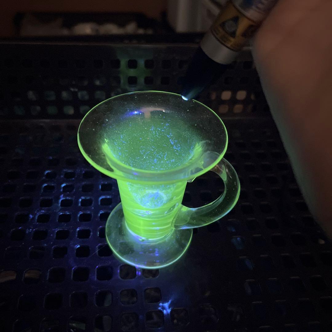 骨董　時代ガラス　ゆらゆら銀色　反り口　アイスクリームコップ　氷コップ　ウラン