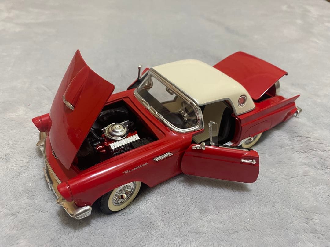 ミニカー ROAD Signature THUNDERBIRD 1/18