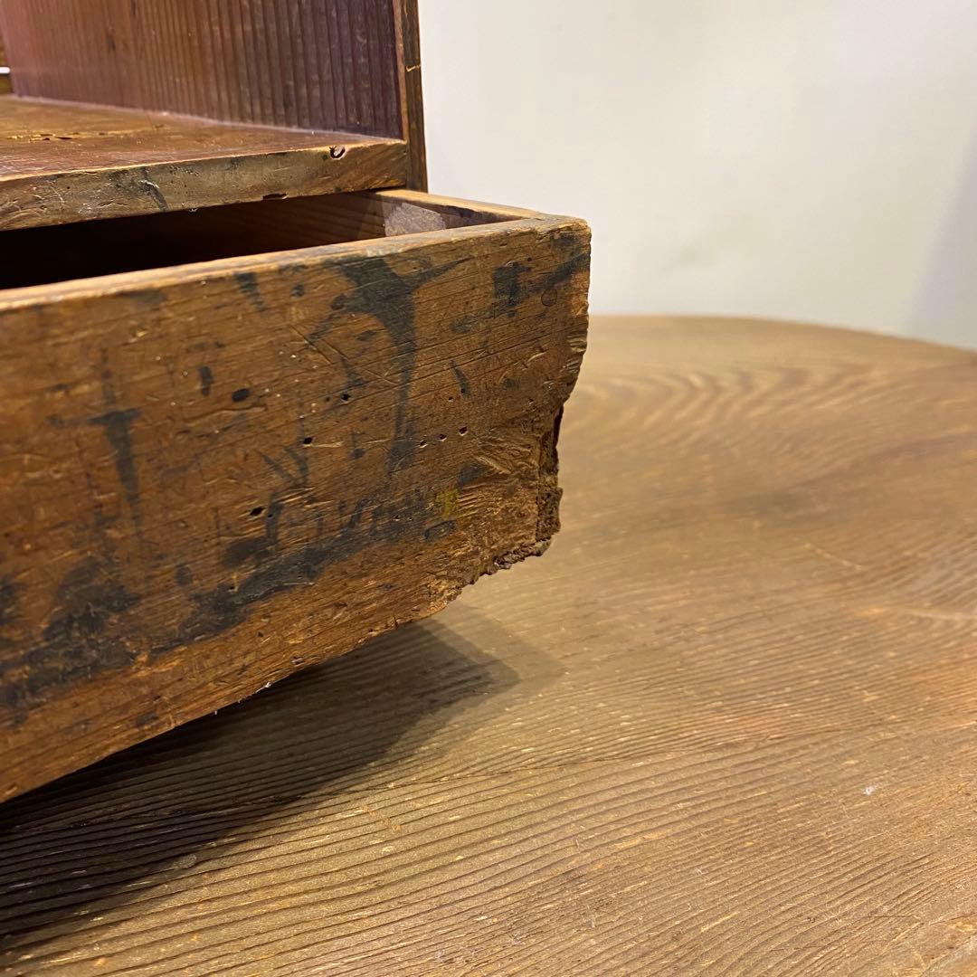 引き出しの付いた古い本立て アンティーク