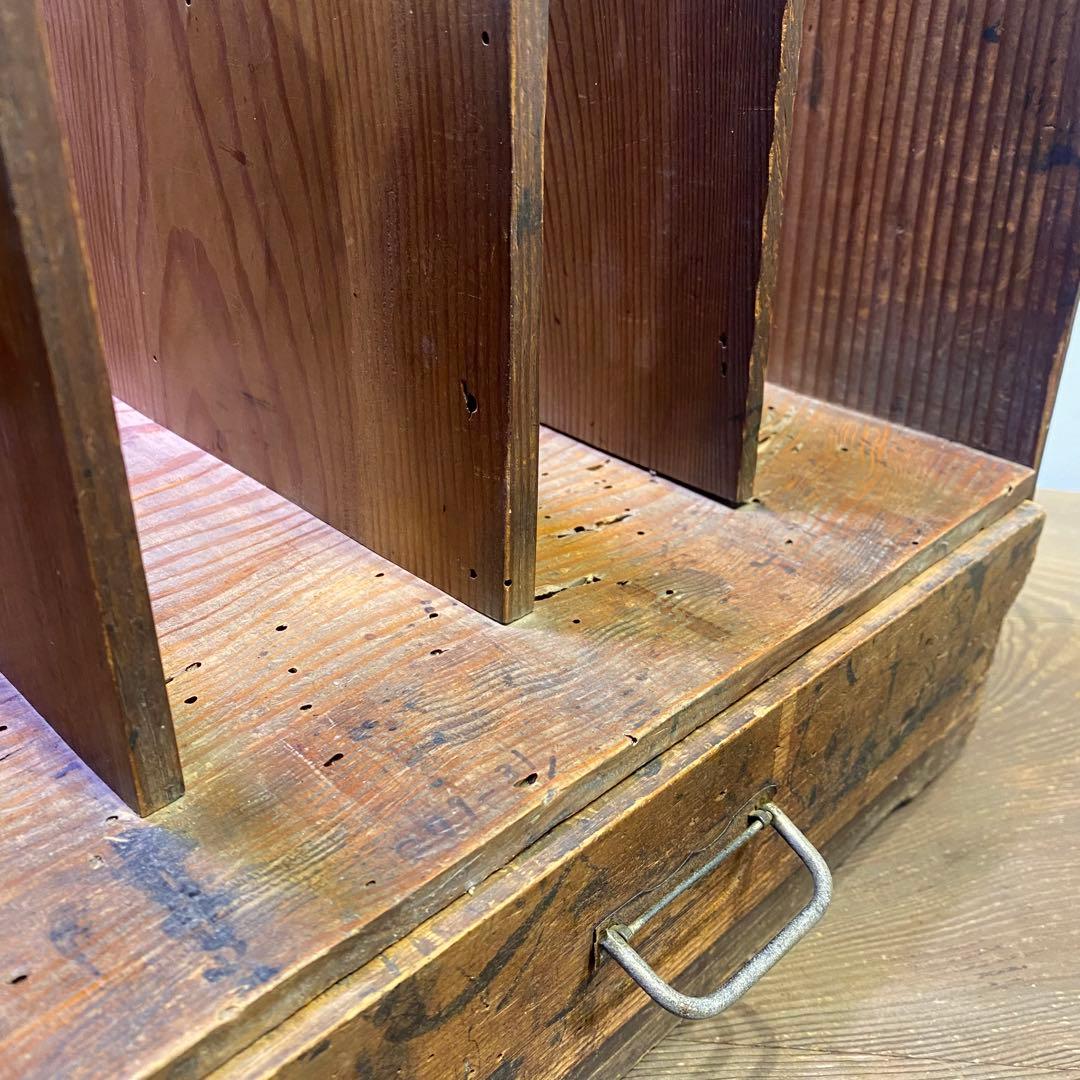 引き出しの付いた古い本立て アンティーク