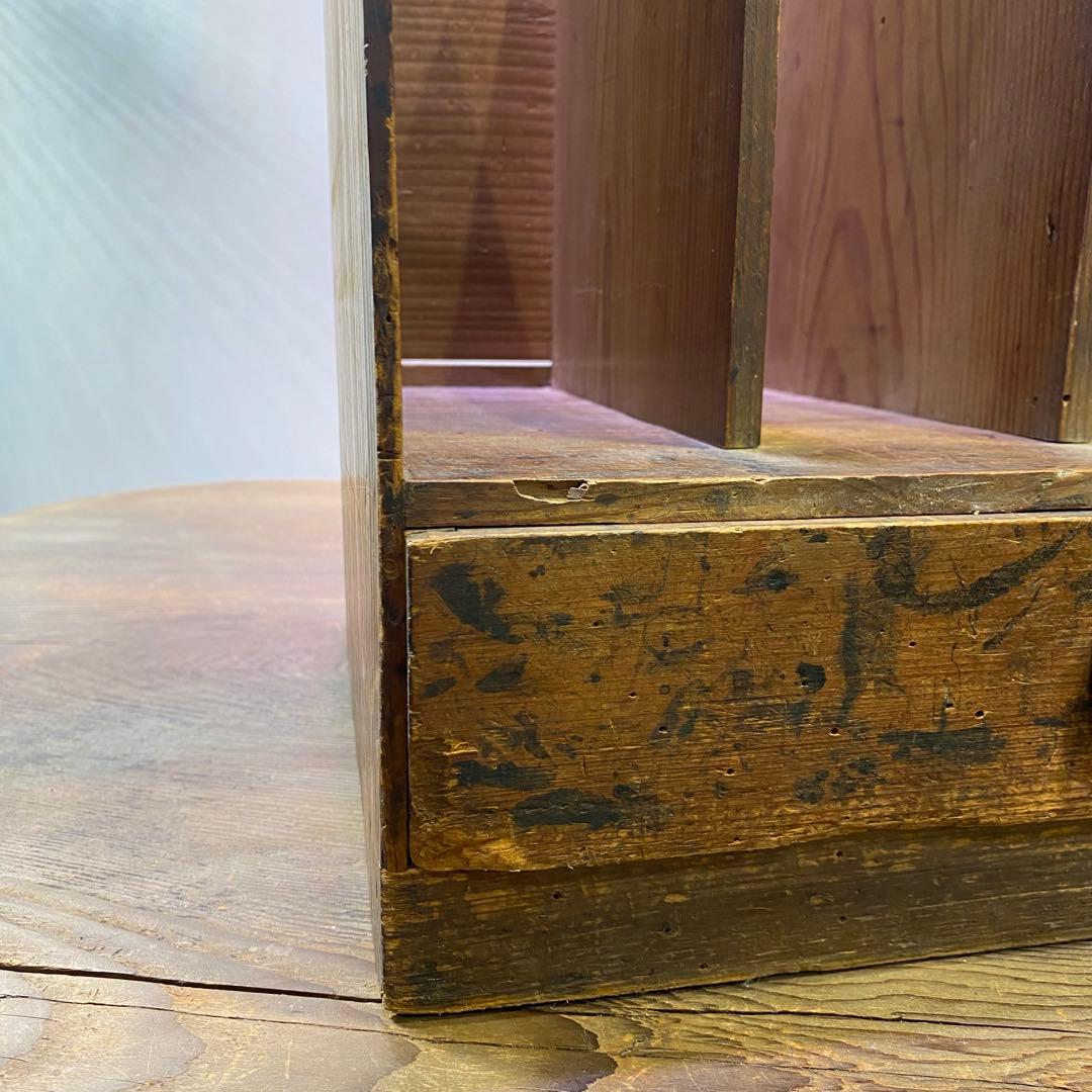 引き出しの付いた古い本立て アンティーク