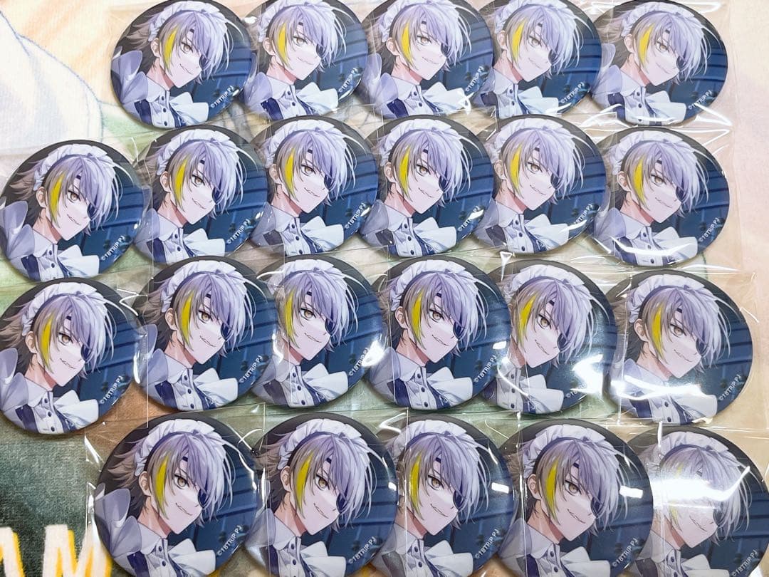 18TRIP 白光琉衣 缶バッジ