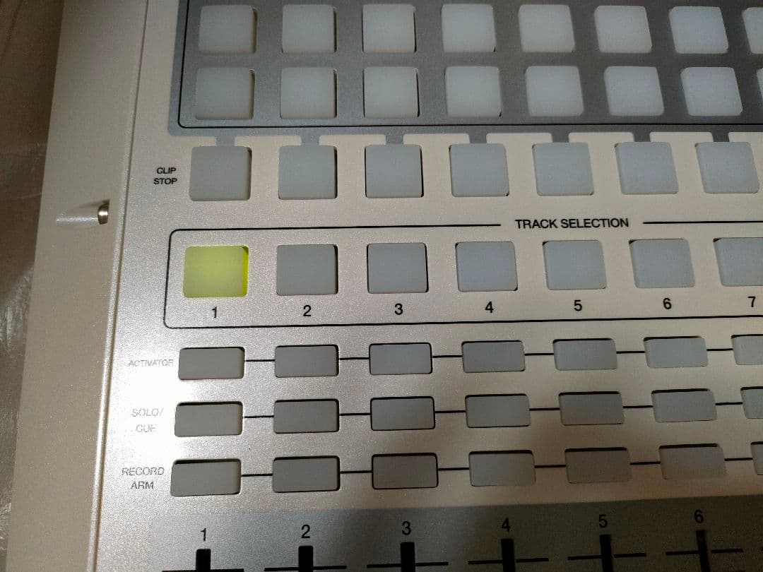 【未使用・限定カラー】AKAI APC40 Ableton コントローラー