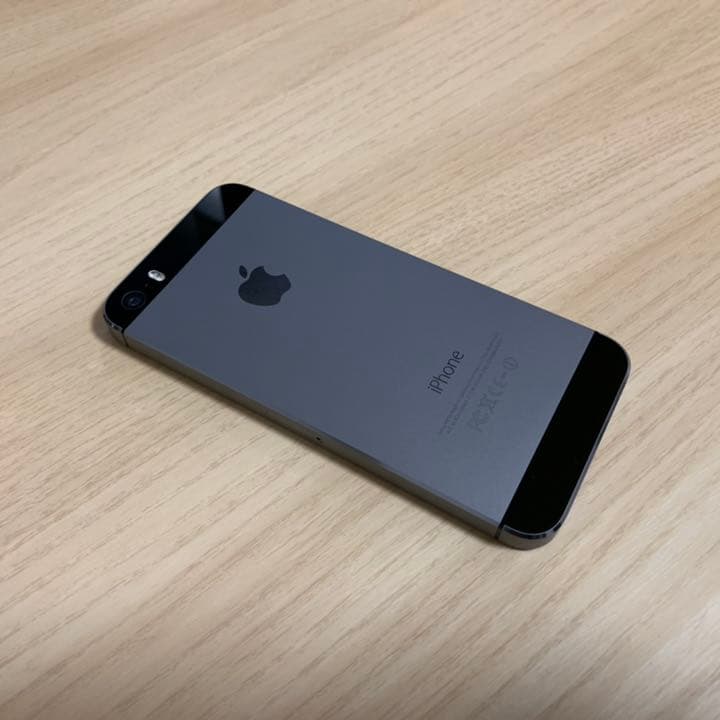iPhone 5s SpaceGray (ほぼ未使用)
